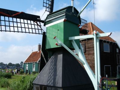 Zaanse Schans
Windmill museum It has a collection of well-preserved historic windmills and houses.
Keywords: Holland.